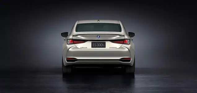 2022 Lexus ES 300h Premier - Image 5