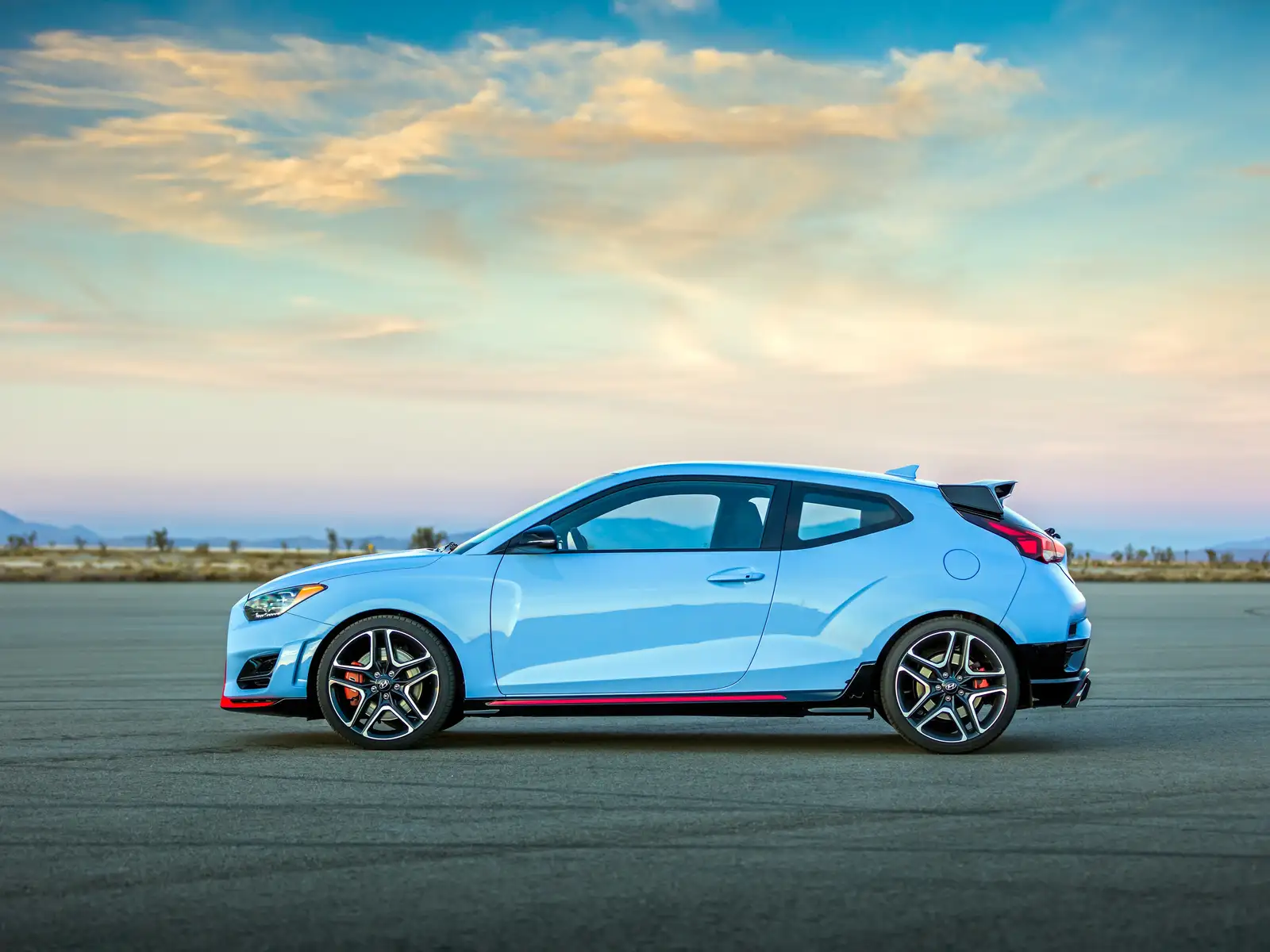 2022 Hyundai Veloster N - view 3