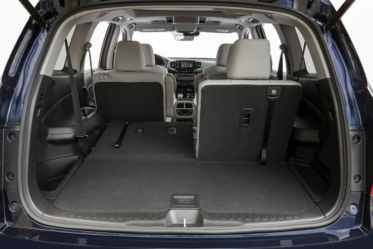 2020 Honda Pilot Touring 4WD - view 6