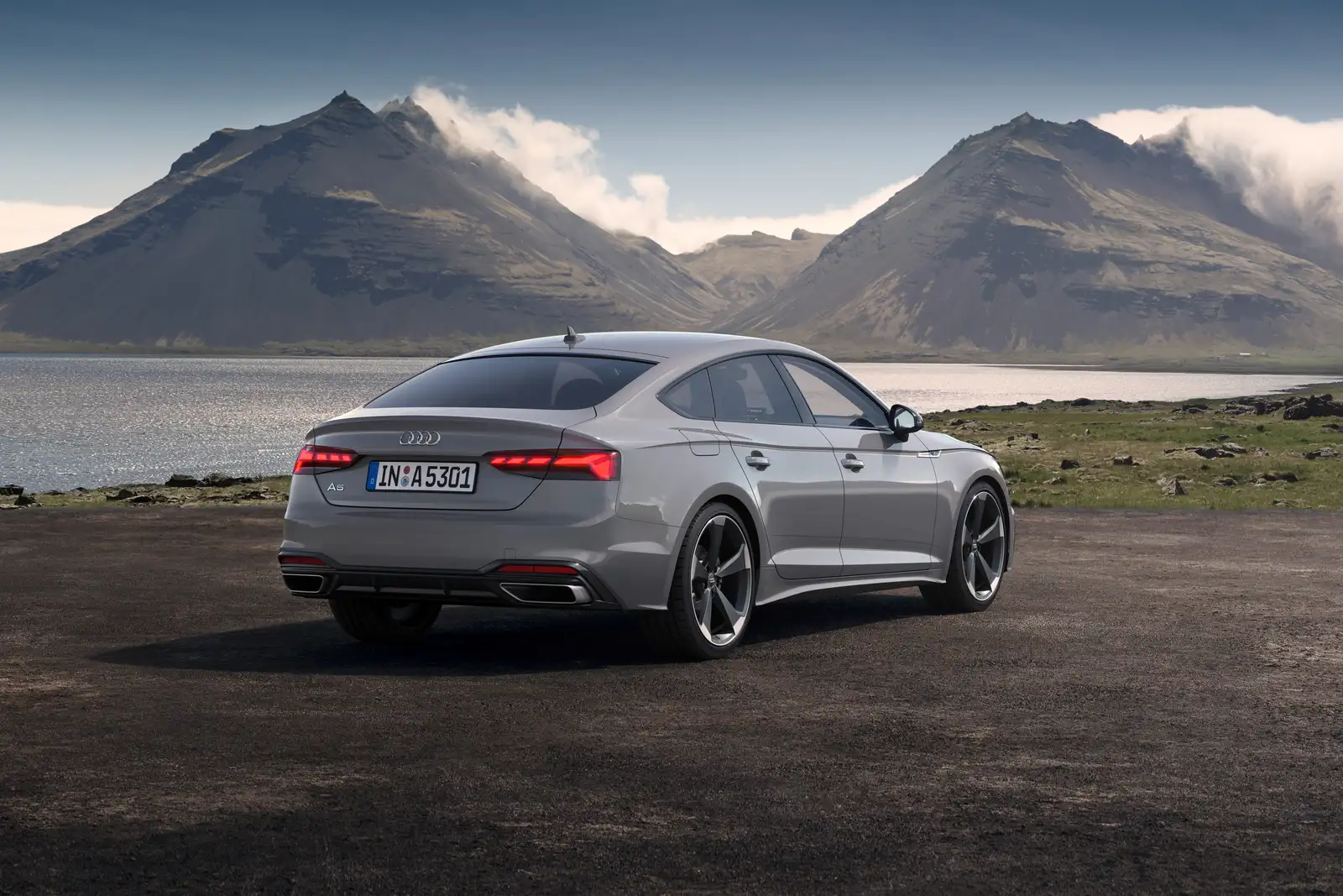 2021 Audi A5 Sportback 40 TFSI 2.0L S Line - view 2
