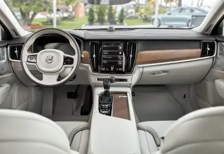 2021 Volvo S90 T5 Momentum - Image 5