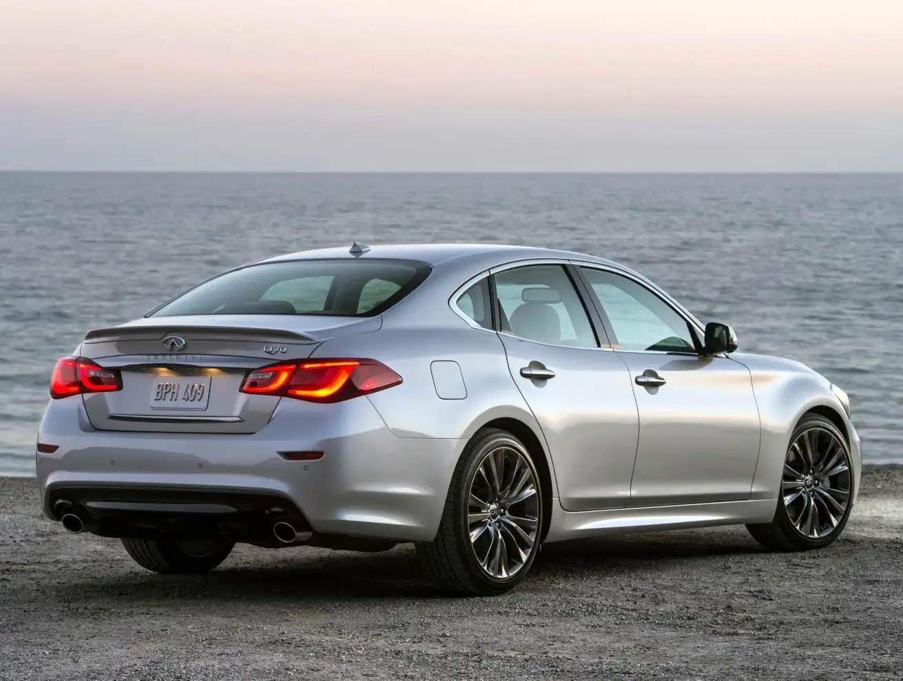 Infiniti Q70