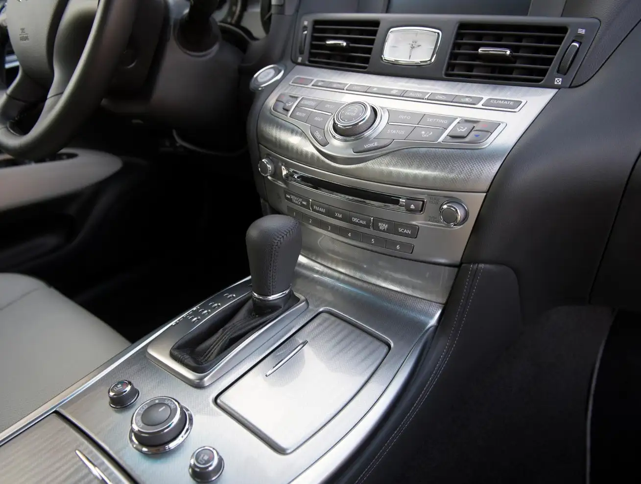 Infiniti Q70