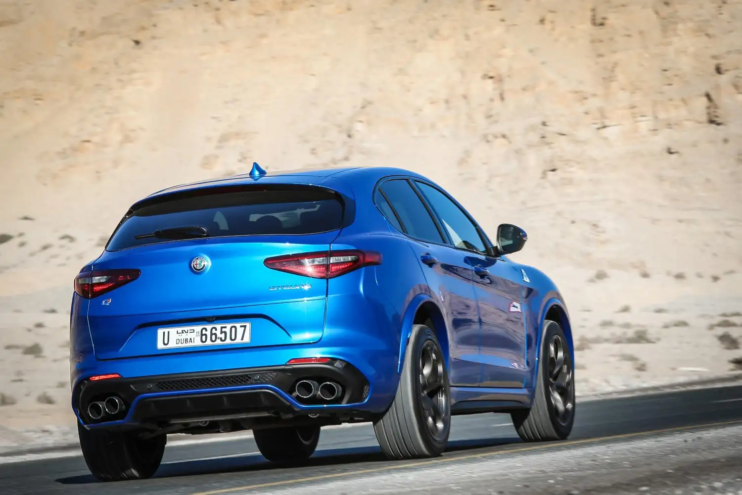 2018 Alfa Romeo Stelvio Quadrifoglio - view 2