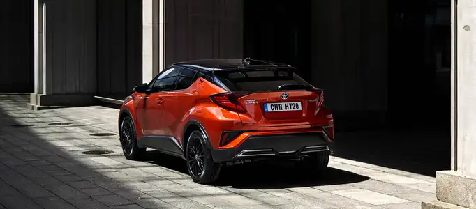 2022 Toyota C-HR Hybrid 1.8L GX - Image 2