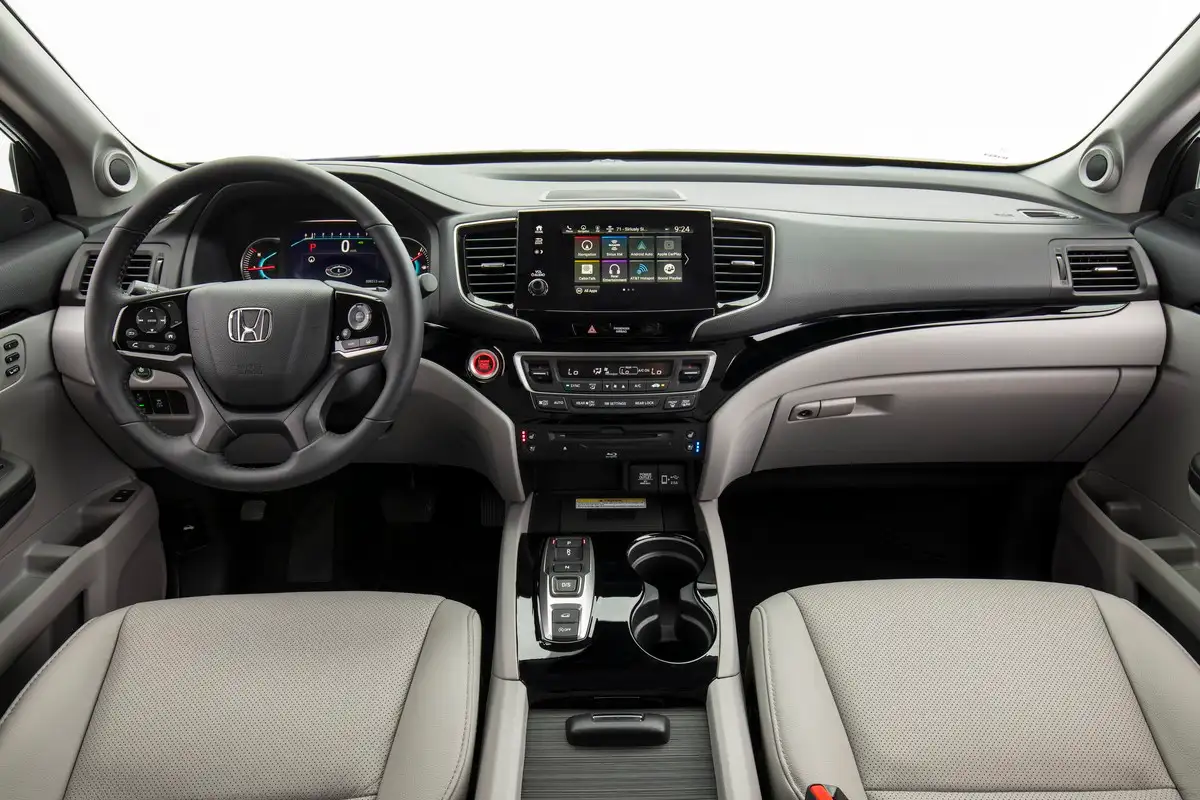 2020 Honda Pilot Touring 4WD - view 4