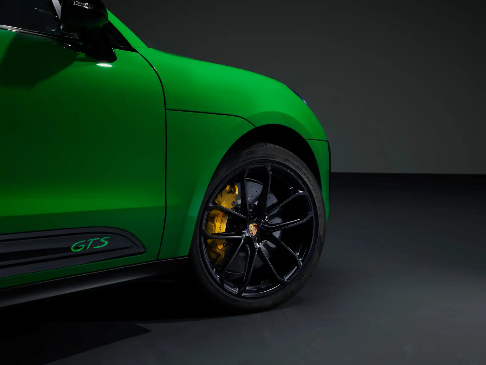 2022 Porsche Macan GTS Base Trim - view 4