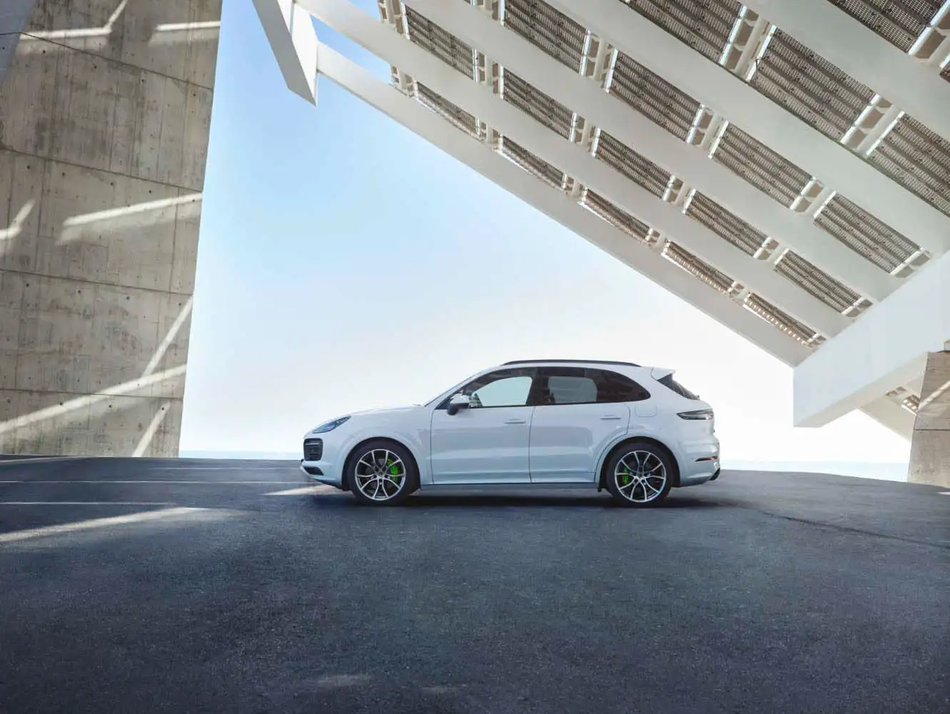 2022 Porsche Cayenne E-Hybrid Base Trim - view 3