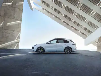 Porsche Cayenne E-Hybrid Base Trim - Image 3