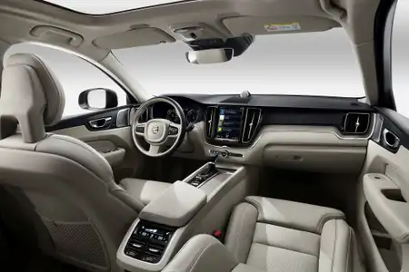 2021 Volvo XC60 T5 Momentum - Image 3