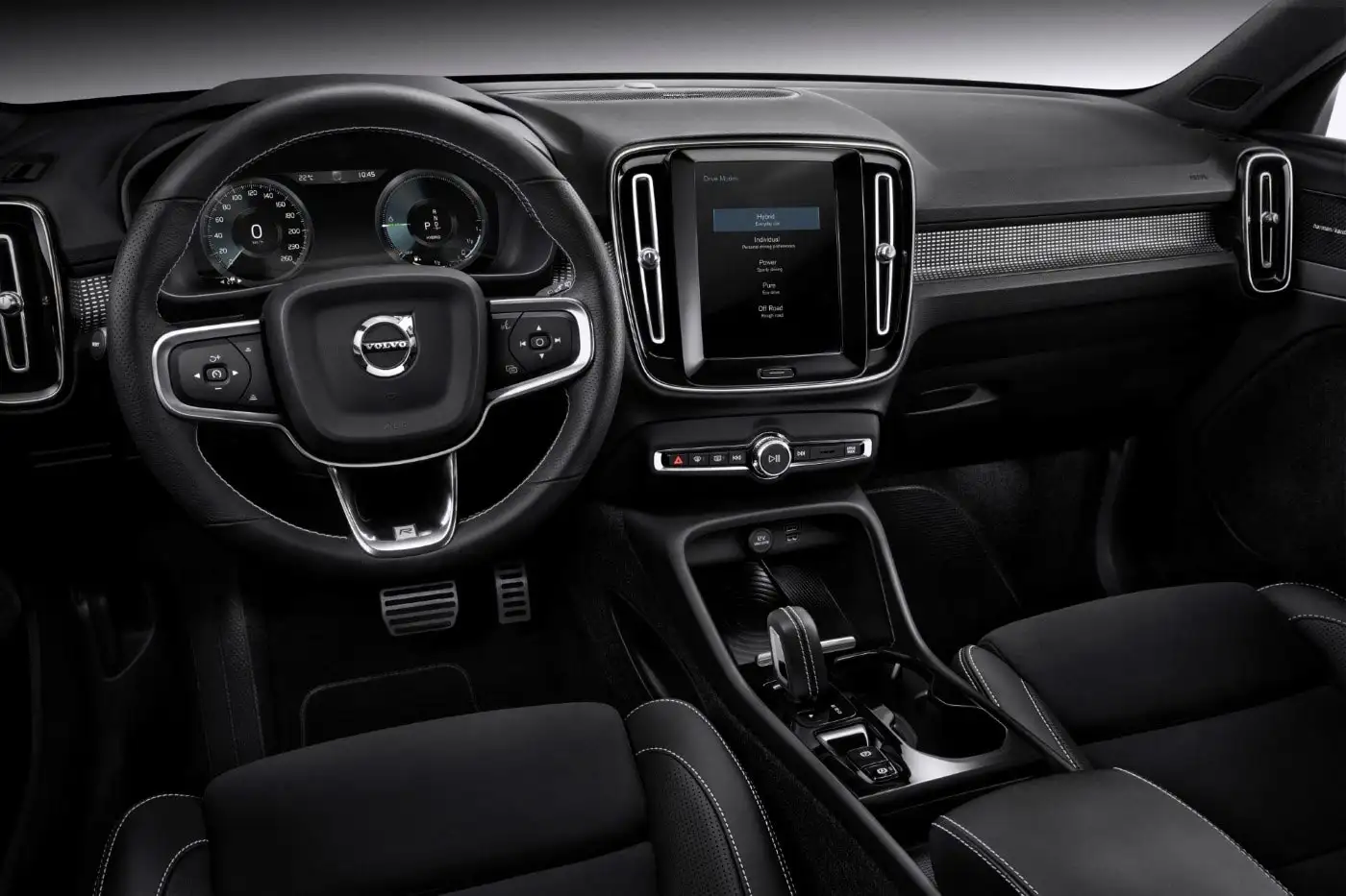 2021 Volvo XC40 T4 Momentum - view 4