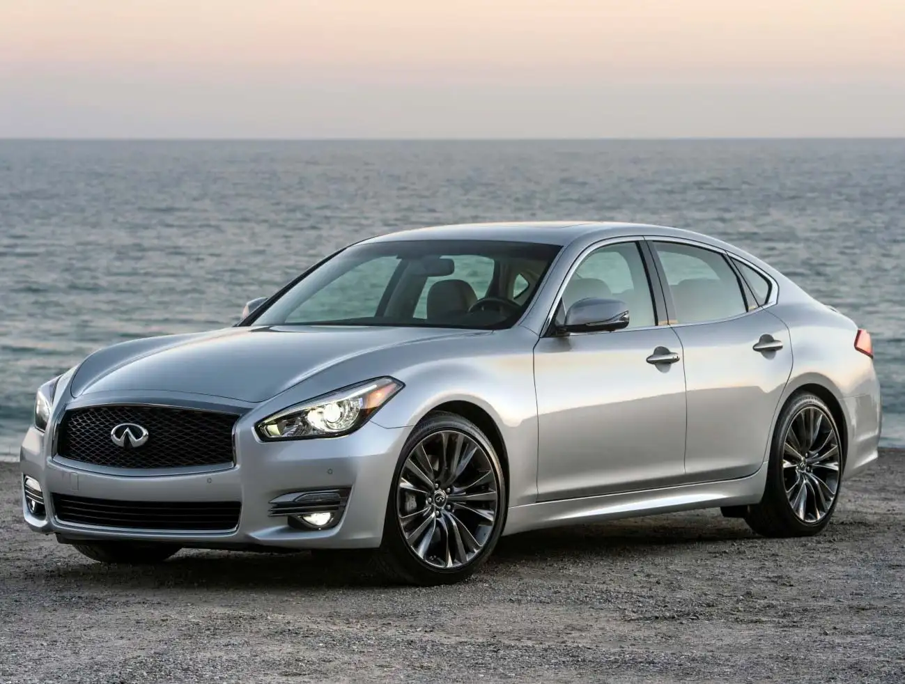 Infiniti Q70
