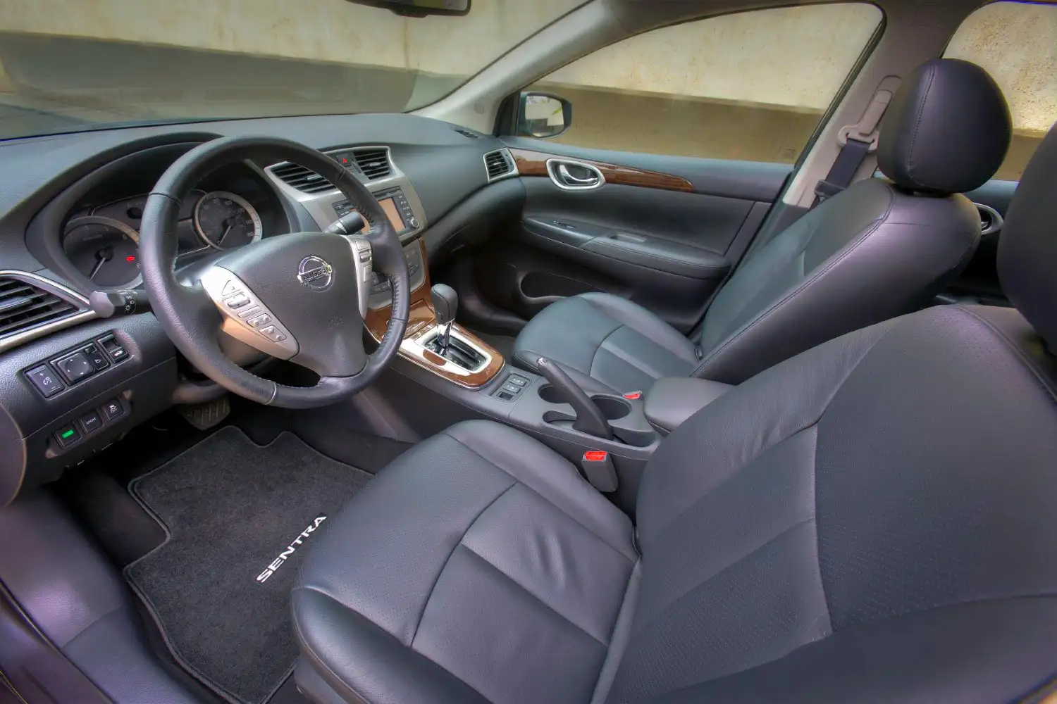 2020 Nissan Sentra S 1.8L - view 4