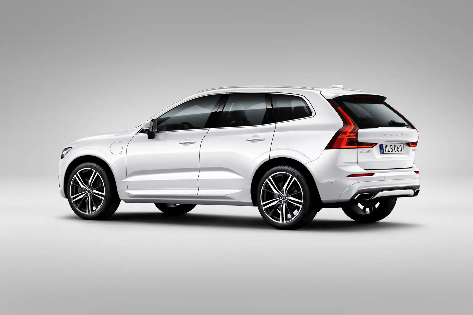 2021 Volvo XC60 T5 R Design AWD - view 2