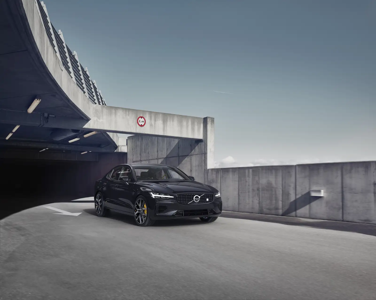 2021 Volvo S60 T8 Recharge R-Design eAWD - view 2