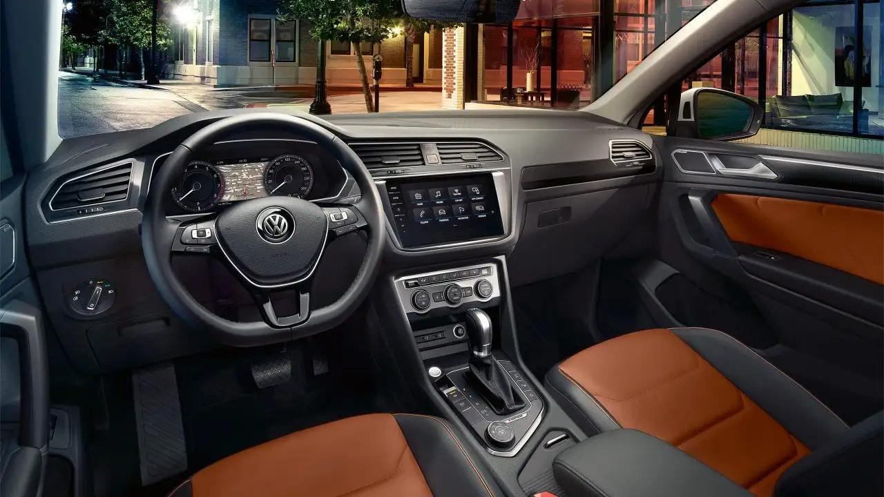 2020 Volkswagen Tiguan 2.0L TSI Sport - view 5