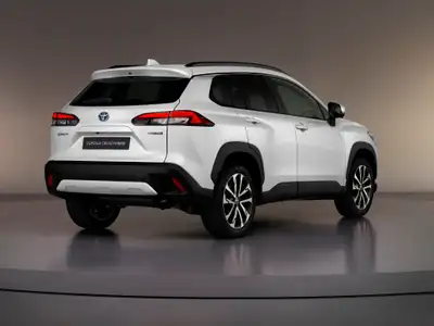 2022 Toyota Corolla Cross Hybrid 1.8L XL - Image 2