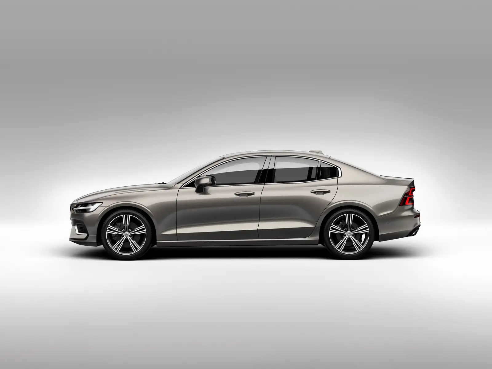2021 Volvo S60 T4 Momentum - view 3