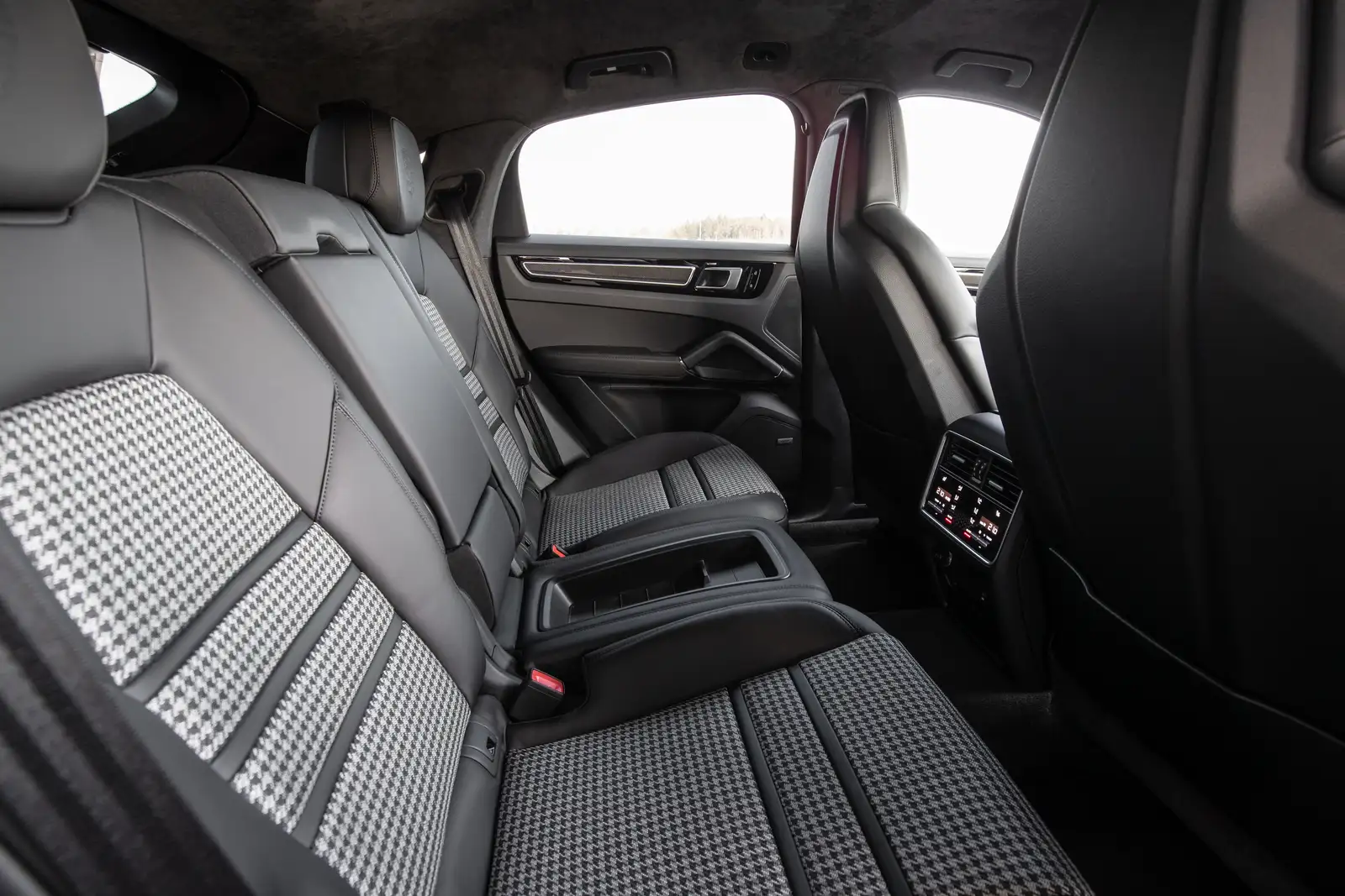 Buy New 2022 Porsche Cayenne E-Hybrid Coupe Base Trim – Mocha Almond