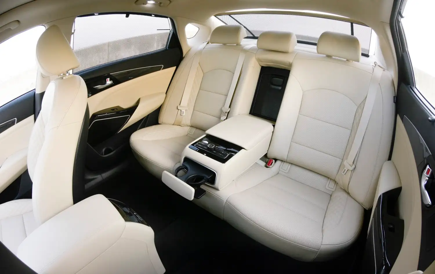 2019 Kia Cadenza LX - view 6