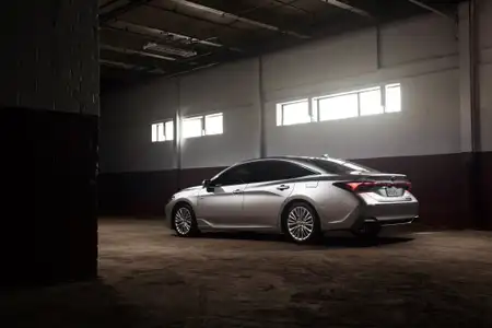 2022 Toyota Avalon XLE - Image 2