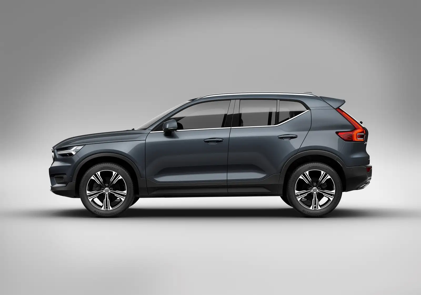 2021 Volvo XC40 T5 Recharge Inscription - view 3