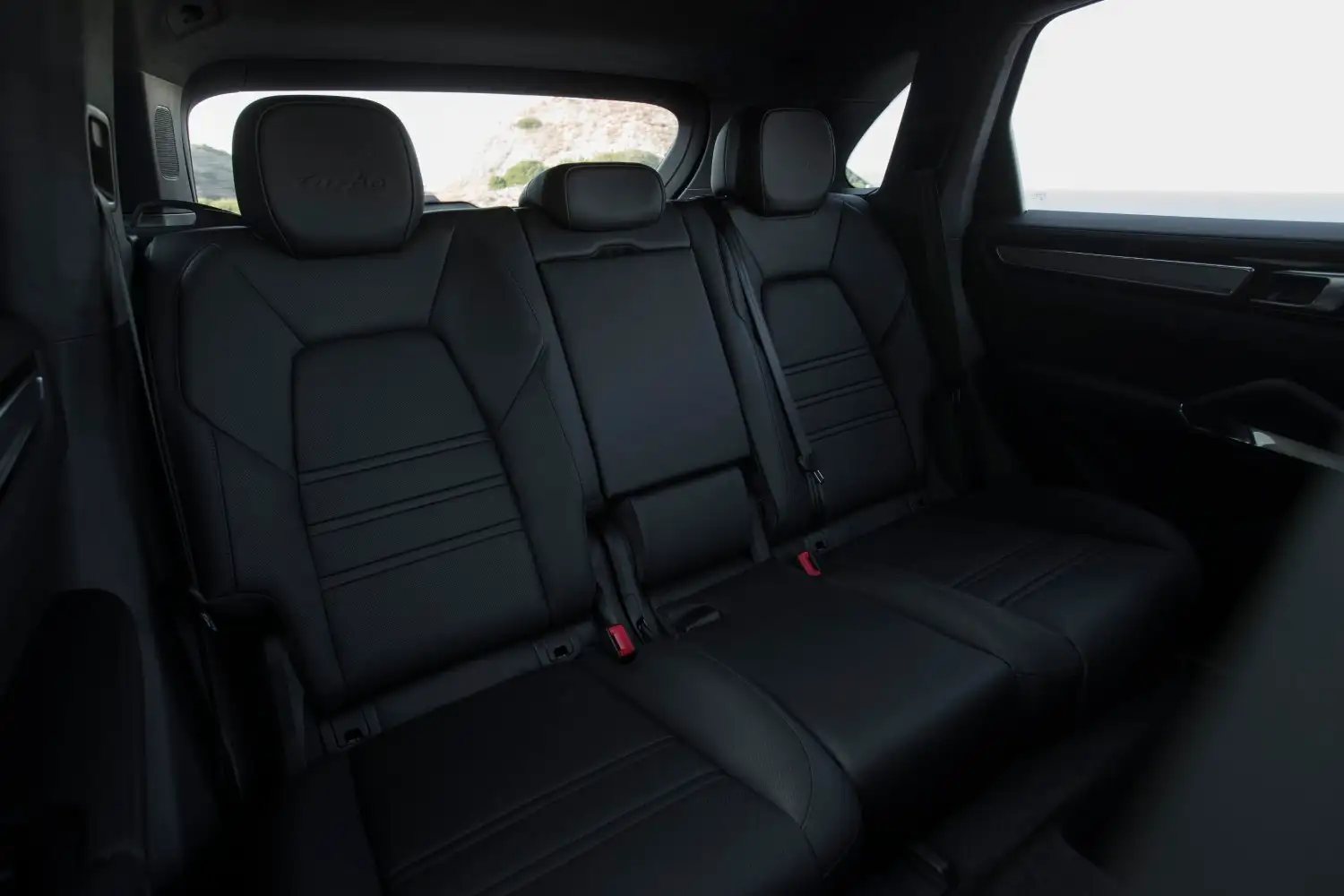 2022 Porsche Cayenne Turbo Base Trim - view 5