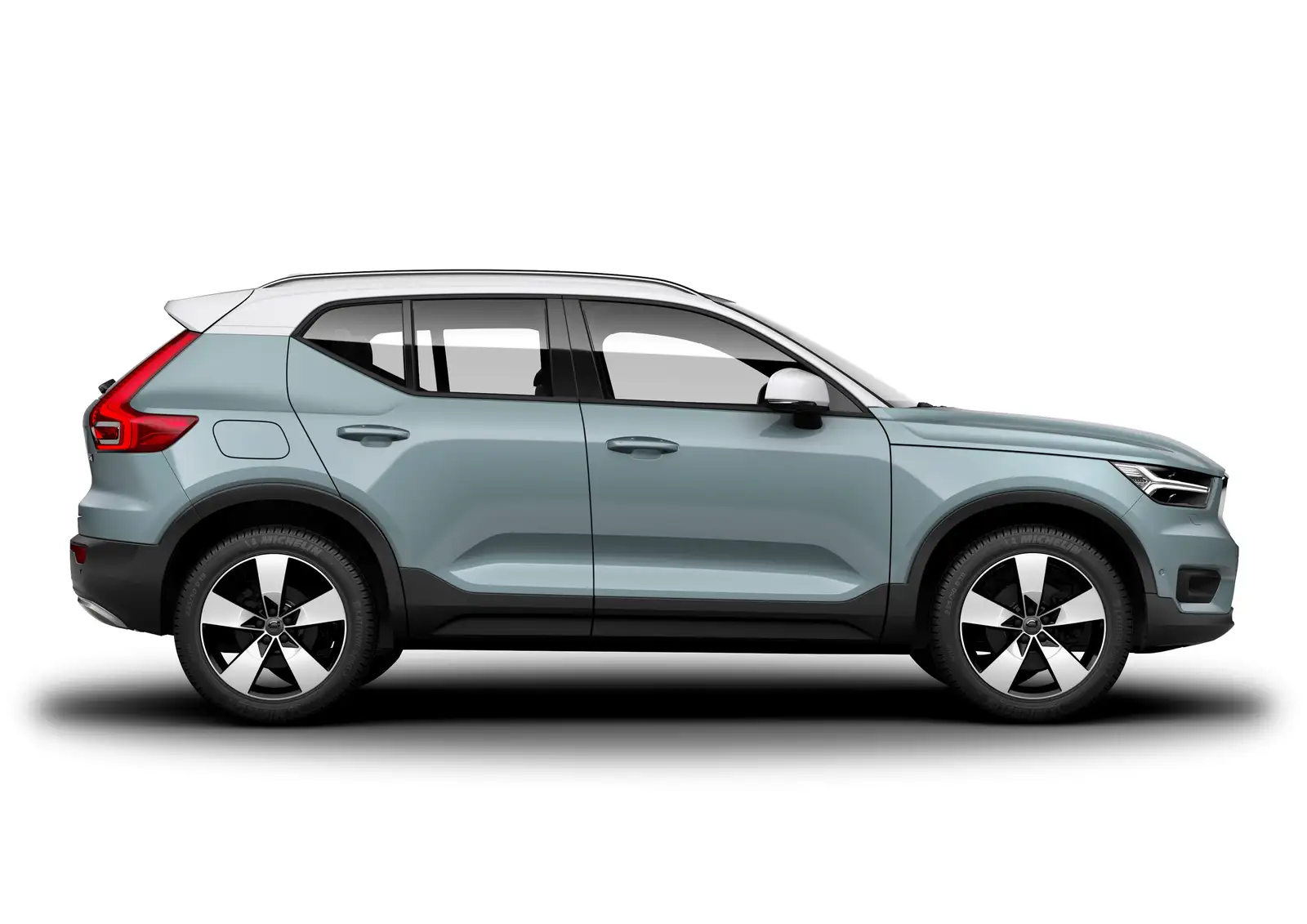 2021 Volvo XC40 T4 Momentum - view 3