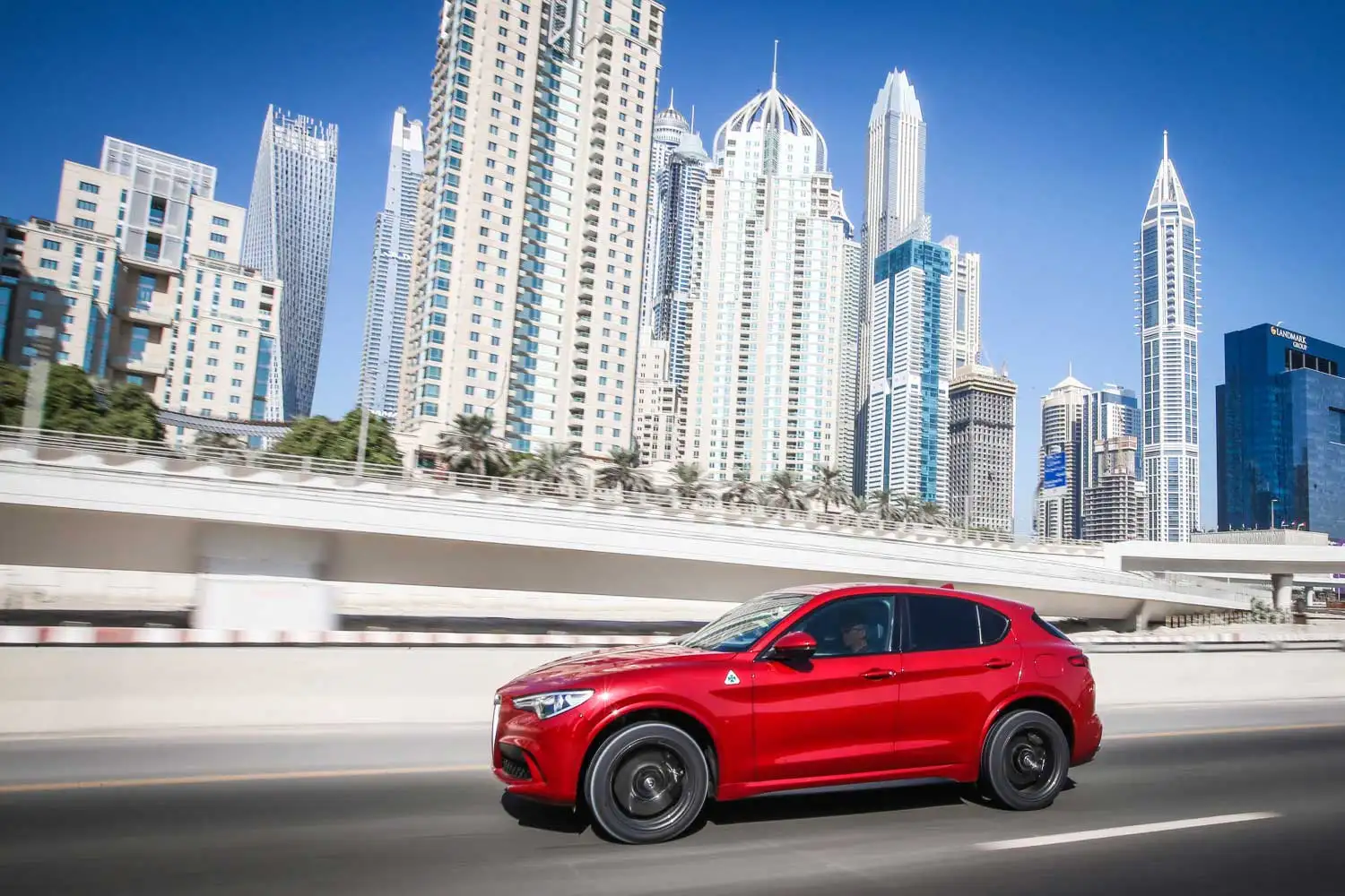 2018 Alfa Romeo Stelvio Quadrifoglio - view 5