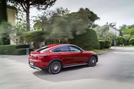 Mercedes-Benz GLC Coupe 200 4MATIC · Red - Image 2