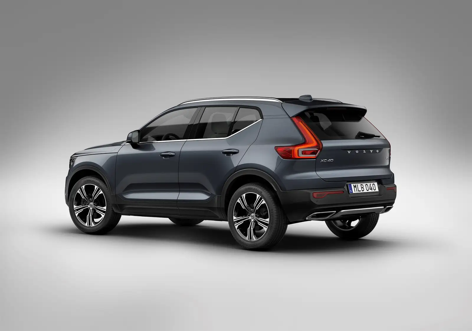 2021 Volvo XC40 T5 Recharge Inscription - view 2