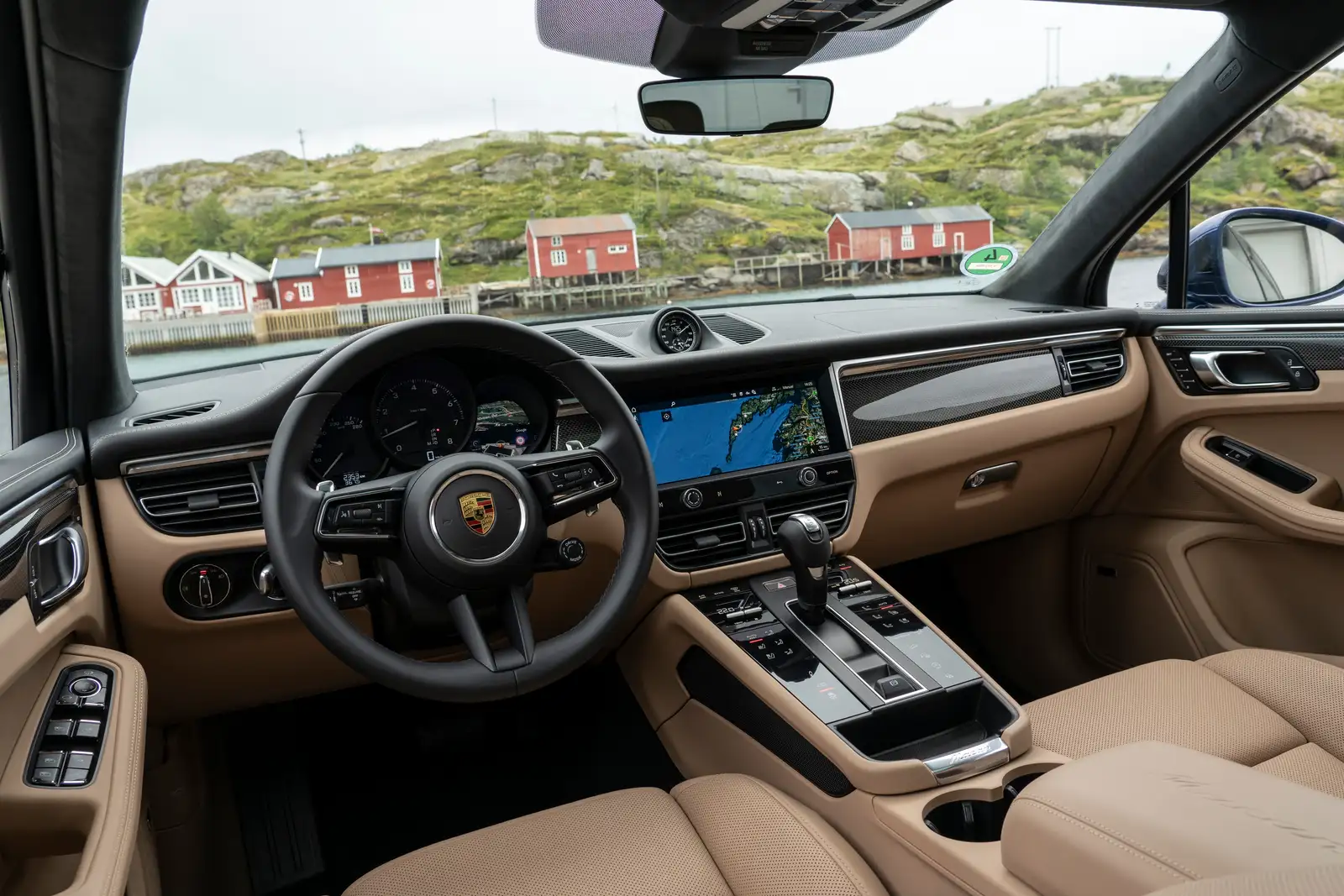 2022 Porsche Macan Base Model Base Trim - view 3