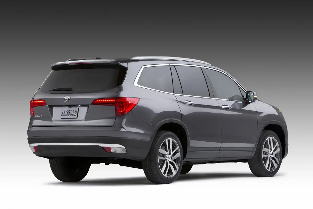 2020 Honda Pilot Touring 4WD - view 2