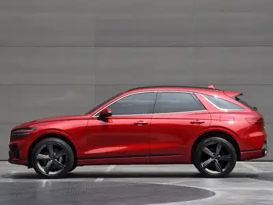 2022 Genesis GV70 Prestige 2.5 RWD - Image 3