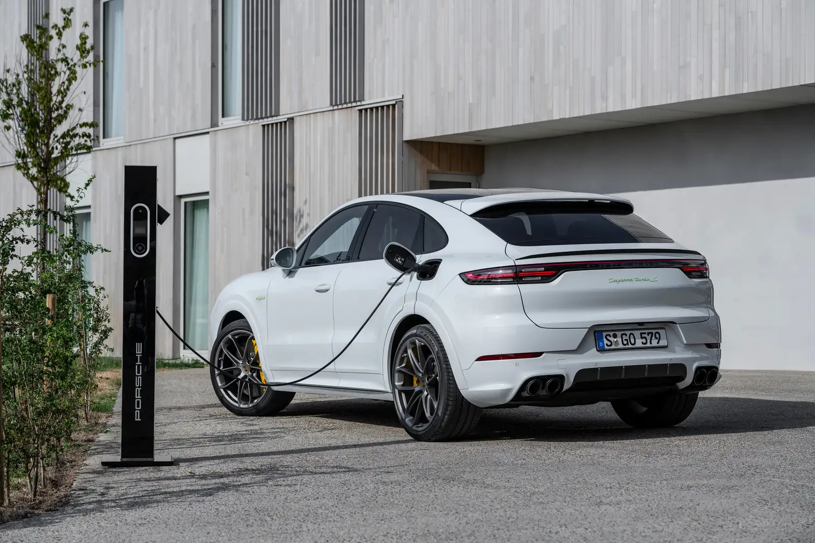 2022 Porsche Cayenne Turbo S E-Hybrid Coupe Base Trim - view 2