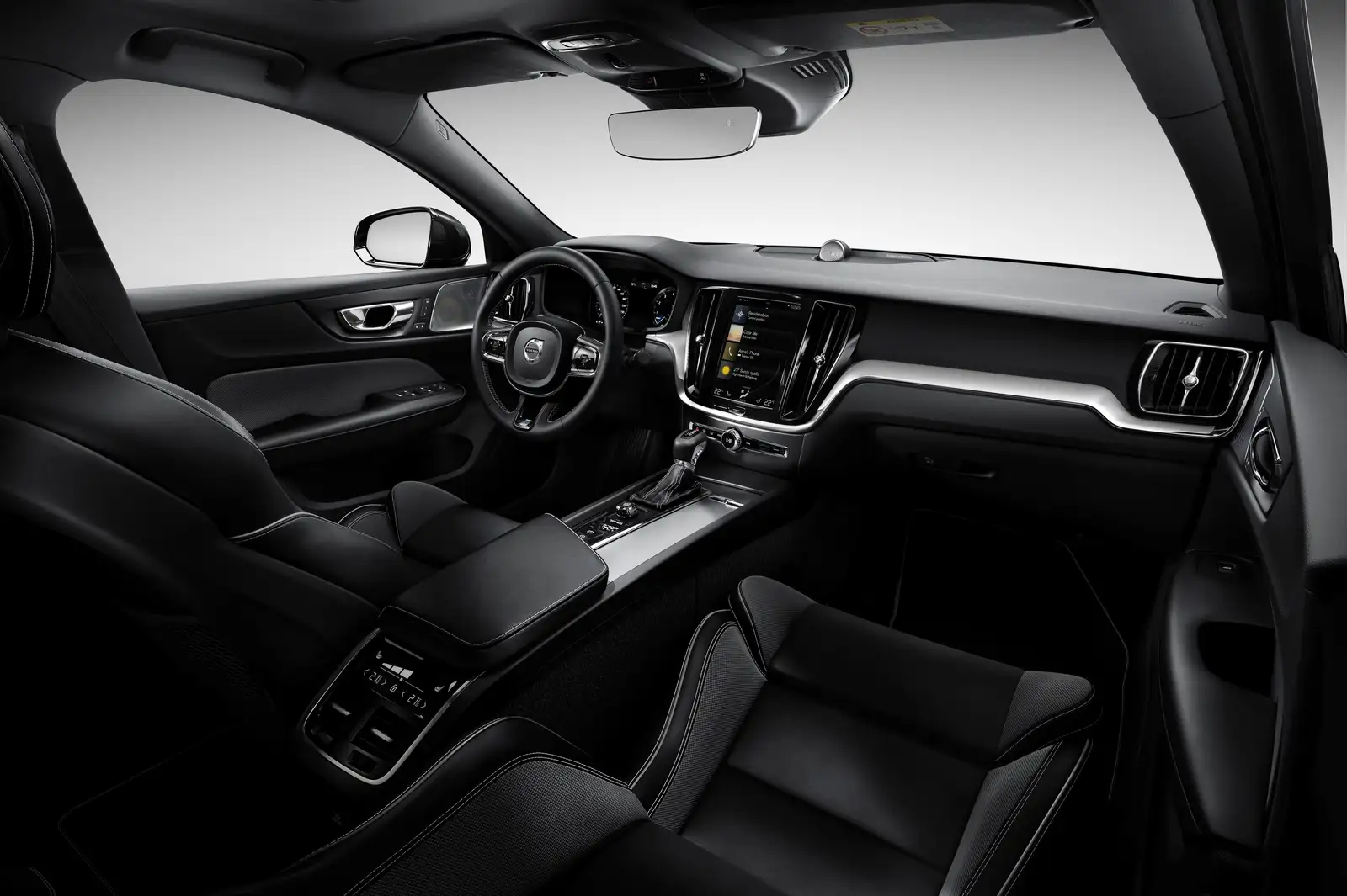 2021 Volvo S60 T4 Momentum - view 4