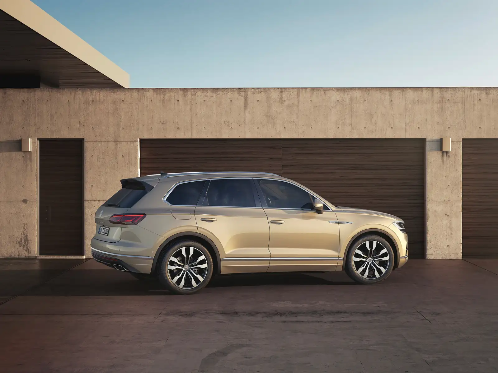 Buy New 2021 Volkswagen Touareg 3.0L TFSI Atmosphere CL – Red PM