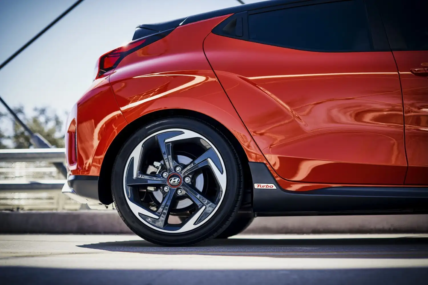 2021 Hyundai Veloster Turbo - view 5