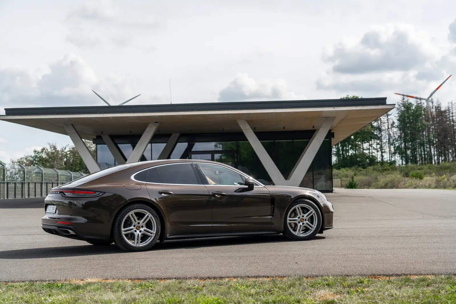 2022 Porsche Panamera 4 Base Trim - view 3