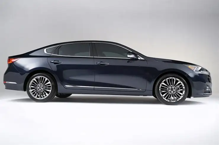 2019 Kia Cadenza LX - view 3