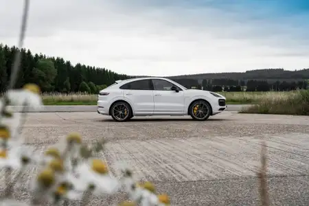 Porsche Cayenne Turbo S E-Hybrid Coupe Base Trim - Image 3