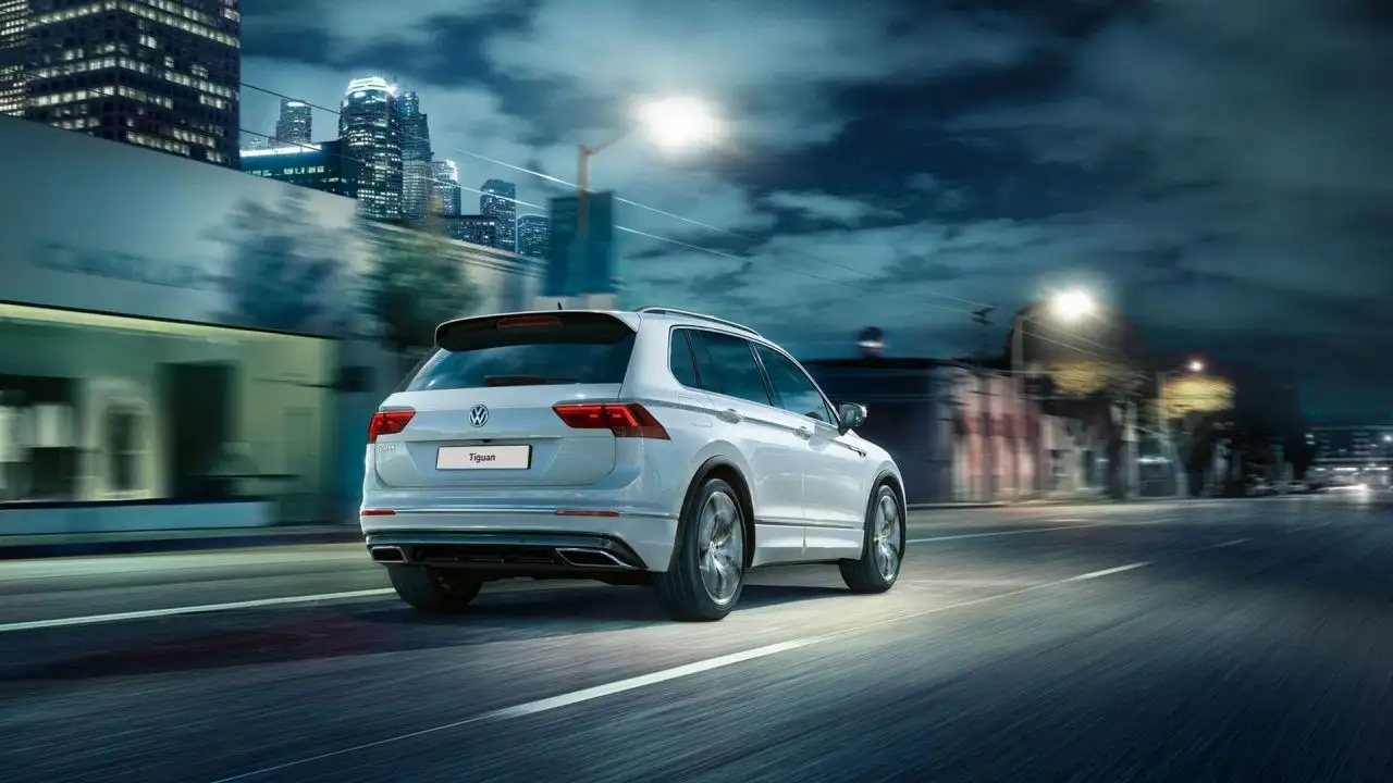2020 Volkswagen Tiguan 2.0L TSI Sport - view 3