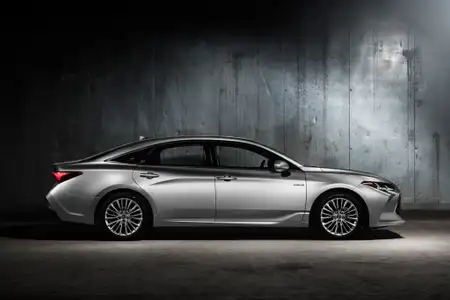 2022 Toyota Avalon XLE - Image 3