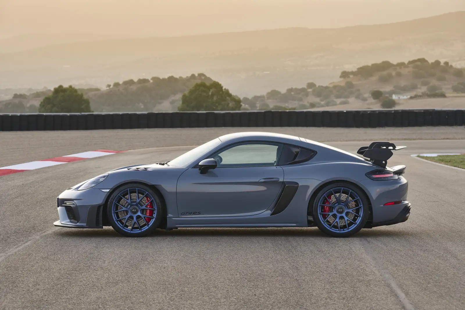 2022 Porsche 718 Cayman GT4 RS Base Trim - PDK - view 3