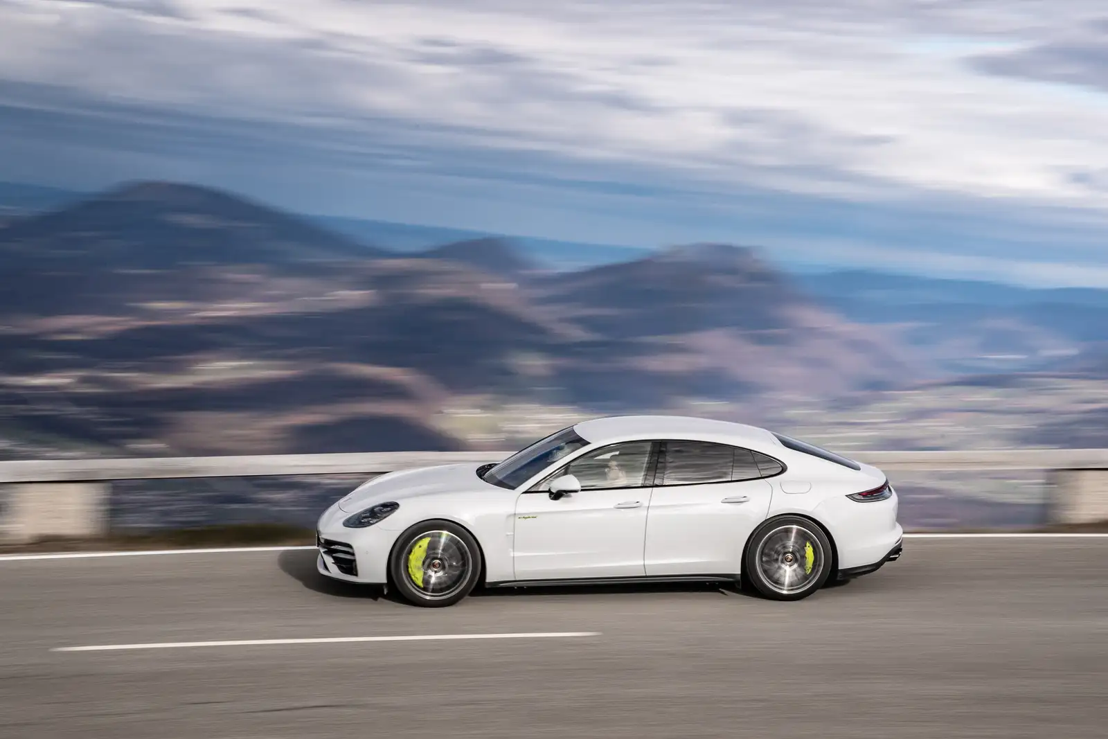 2022 Porsche Panamera Turbo S E-Hybrid Base Trim - view 3