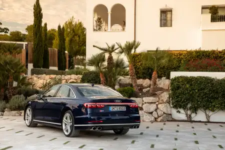 2021 Audi S8 TFSI quattro tipronic - Image 2