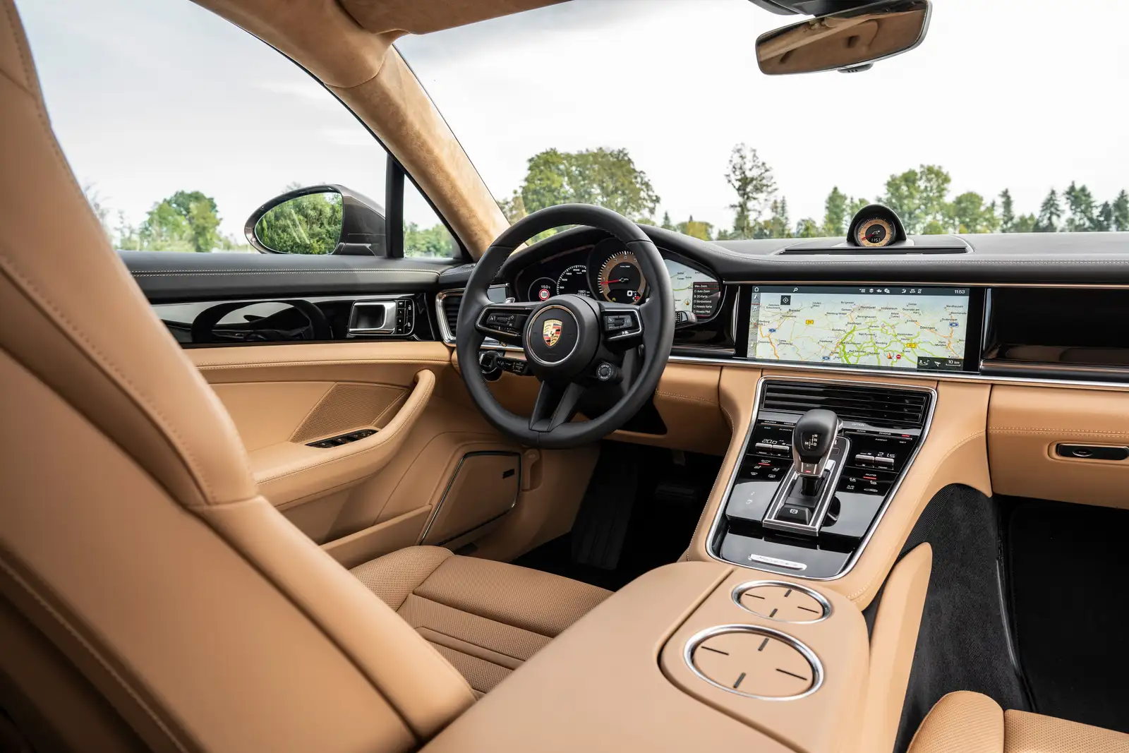 2022 Porsche Panamera 4 Base Trim - view 4
