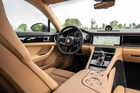 2022 Porsche Panamera 4 Base Trim - Image 4