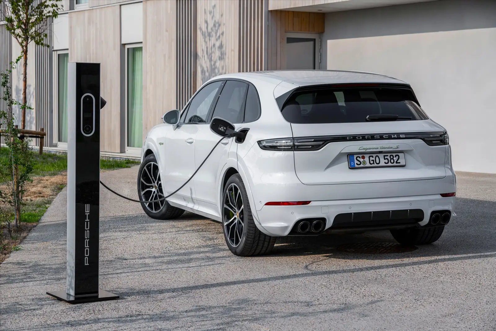 Buy New 2022 Porsche Cayenne Turbo S E-Hybrid Base Trim – Liquid Platinum