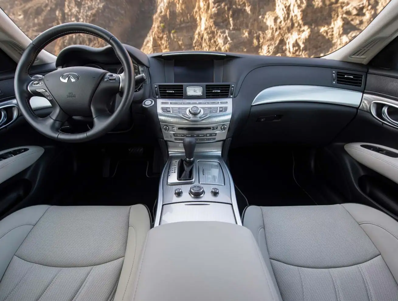 Infiniti Q70